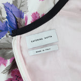 A short dress in a floral pattern by Caterina Gatta