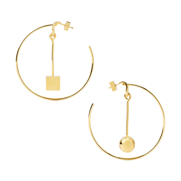 Jacquemus asymmetric Nodo hoop earrings in a gold tone finish