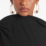 Jacquemus asymmetric Nodo hoop earrings in a gold tone finish