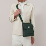 Mulberry grained leather crossbody Antony bag in green&nbsp;